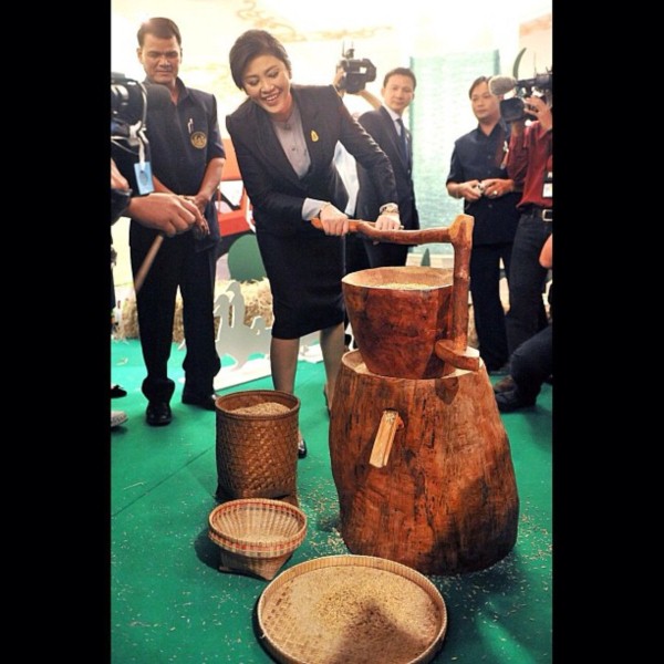 ยิ่งลักษณ์ ชินวัตร นายกรัฐมนตรีหญิงคนแรกของไทย ยิ่งลักษณ์ ชินวัตร นายกรัฐมนตรีหญิงคนแรกของไทย