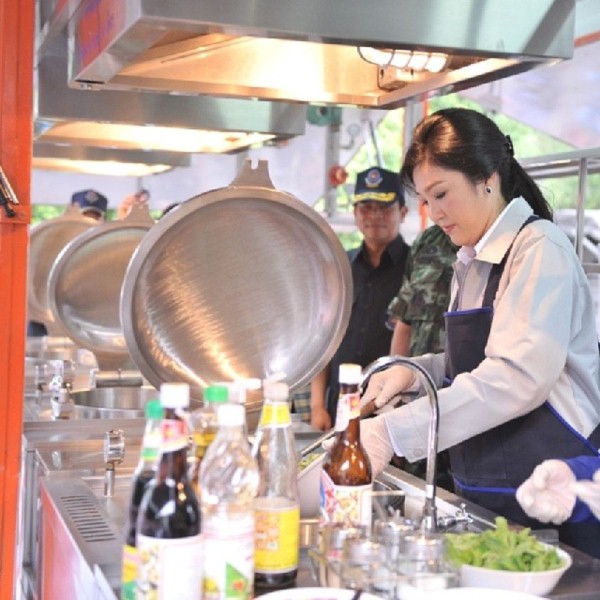 ยิ่งลักษณ์ ชินวัตร นายกรัฐมนตรีหญิงคนแรกของไทย ยิ่งลักษณ์ ชินวัตร นายกรัฐมนตรีหญิงคนแรกของไทย