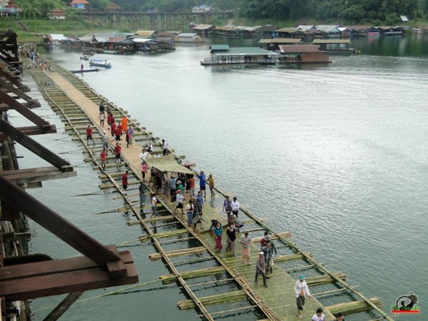 สะพานมอญชั่วคราว เปิดใช้แล้ว หลังชาวร่วมใจสร้างเสร็จก่อนกำหนด