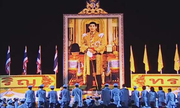 พล.ต.อ.ประชา นำพสกนิกรจุดเทียนชัยถวายพระพรสมเด็จพระบรมโอรสาธิราชฯ
