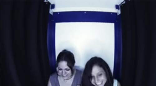 วิจารณ์เละ! รายการทีวีเล่นพิเรนทร์ หลอกผีในตู้สติ๊กเกอร์จนคนผวา