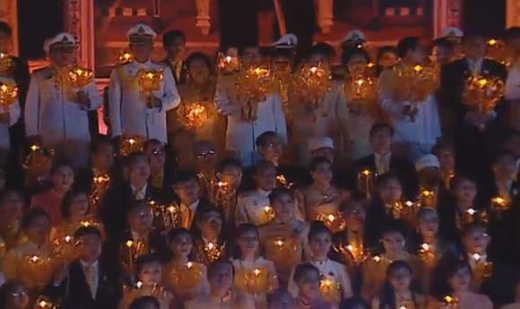 พล.ต.อ.ประชา นำพสกนิกรจุดเทียนชัยถวายพระพรสมเด็จพระบรมโอรสาธิราชฯ