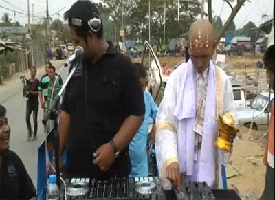 จัดเต็ม! บวชดีเจดัง ขนรถติดเครื่องเสียงเปิดเพลงลั่น โคโยตี้แจมเพียบ