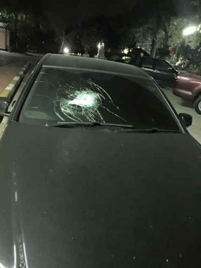 เตือนภัยแท็กซี่ป้ายเขียนมือ ขับปาดหน้า-ทุบกระจกรถ ไม่พอใจถูกตบไฟใส่ เตือนภัยแท็กซี่ป้ายเขียนมือ ขับปาดหน้า-ทุบกระจกรถ ไม่พอใจถูกตบไฟใส่