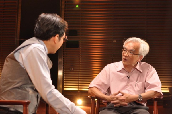 นานาทรรศนะ...ดีเบตสถาบันกษัตริย์ จากรายการตอบโจทย์