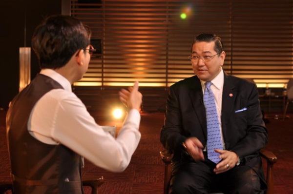 นานาทรรศนะ...ดีเบตสถาบันกษัตริย์ จากรายการตอบโจทย์