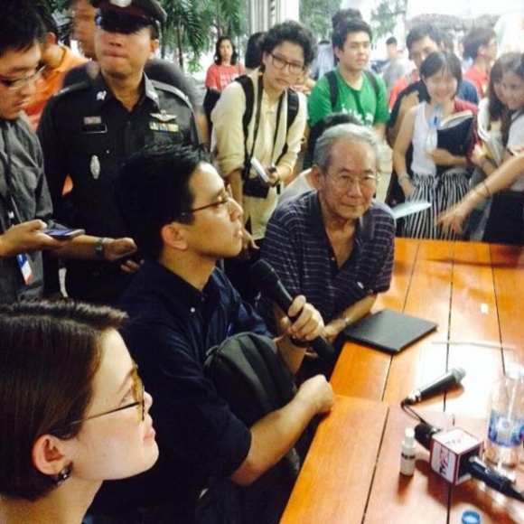 นิธิ เอียวศรีวงศ์ ถูกปล่อยตัวแล้ว หลังฝ่าฝืนคำสั่ง คสช. จัดเสวนา นิธิ เอียวศรีวงศ์ ถูกปล่อยตัวแล้ว หลังฝ่าฝืนคำสั่ง คสช. จัดเสวนา