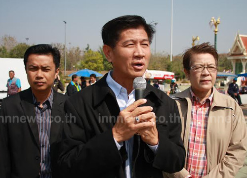 ชาวนาหลายจังหวัดปิดถนนประท้วงรัฐบาล ไม่จ่ายเงินจำนำข้าว ชาวนาหลายจังหวัดปิดถนนประท้วงรัฐบาล ไม่จ่ายเงินจำนำข้าว