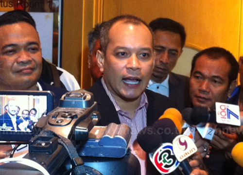 ณัฐวุฒิ ประณามคนเผาคลังข้าวลพบุรี ปัดรัฐเอี่ยว ณัฐวุฒิ ประณามคนเผาคลังข้าวลพบุรี ปัดรัฐเอี่ยว