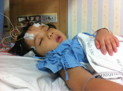 ร่วมส่งกำลังใจให้ น้องฟ้าใส หลังชักจากการผ่าตัดมะเร็งสมอง