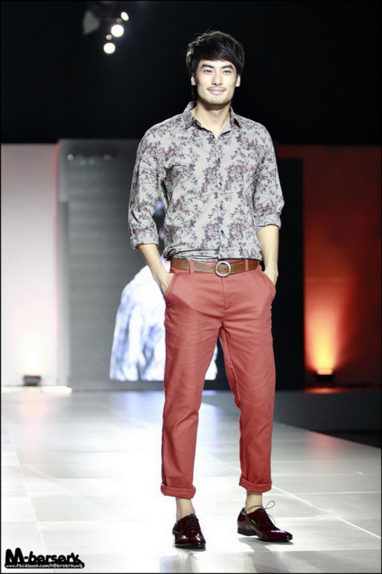 ว้าว! หนุ่มหล่อ-สาวสวย ประชันความฮอตบนแคตวอล์ก