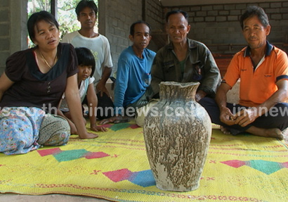 ชาวสุรินทร์ขุดพบไหโบราณคาดอายุกว่า 200 ปี