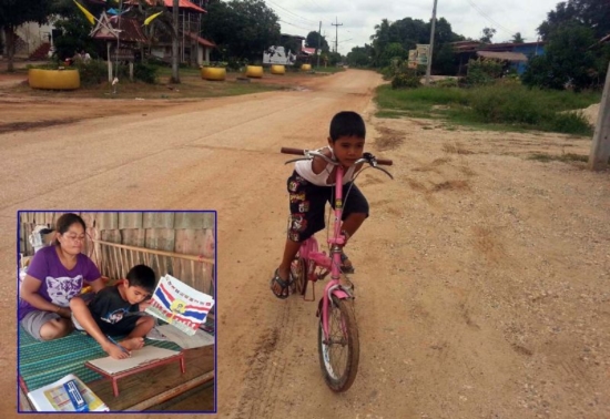 น้องทาม วรรธนะ เด็กไร้แขนสู้ชีวิต เร่งฝึกซ้อมวาดภาพ น้องทาม วรรธนะ เด็กไร้แขนสู้ชีวิต เร่งฝึกซ้อมวาดภาพ