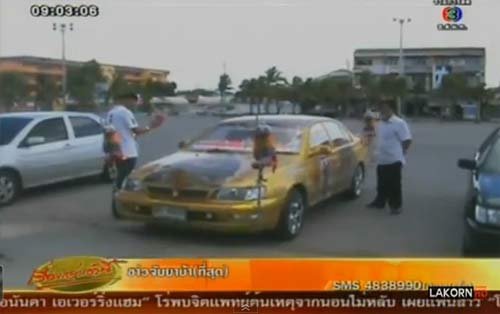 พบหญิงแต่งเจ้าแม่กวนอิม นั่งรถสีทอง บอกมาโปรดสัตว์