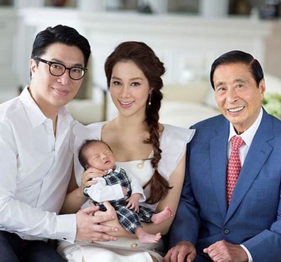 เศรษฐีฮ่องกง แจกเงิน เศรษฐีฮ่องกง แจกเงิน