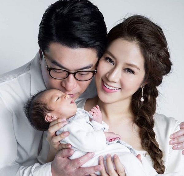 เศรษฐีฮ่องกง แจกเงิน เศรษฐีฮ่องกง แจกเงิน