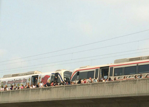 รถไฟฟ้าแอร์พอร์ตลิงก์ ขัดข้อง รถไฟฟ้าแอร์พอร์ตลิงก์ ขัดข้อง