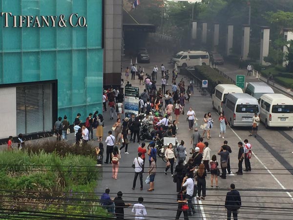 ไฟไหม้ลานจอดรถห้าง ดิ เอ็มโพเรียม ไฟไหม้ลานจอดรถห้าง ดิ เอ็มโพเรียม