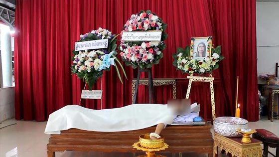 ญาติทนไม่ไหว ลุกกระทืบ พ.ต.ท. กลางงานศพ-แม่ลั่น ไม่อโหสิกรรมให้ ญาติทนไม่ไหว ลุกกระทืบ พ.ต.ท. กลางงานศพ-แม่ลั่น ไม่อโหสิกรรมให้