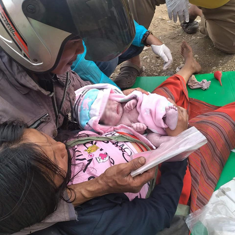 น้องมิ้นต์ สุดยอดเด็ก ม.6 ใช้ความชอบต่อยอด ช่วยทำคลอดสาวกะเหรี่ยง คนชมสนั่น ! น้องมิ้นต์ สุดยอดเด็ก ม.6 ใช้ความชอบต่อยอด ช่วยทำคลอดสาวกะเหรี่ยง คนชมสนั่น !