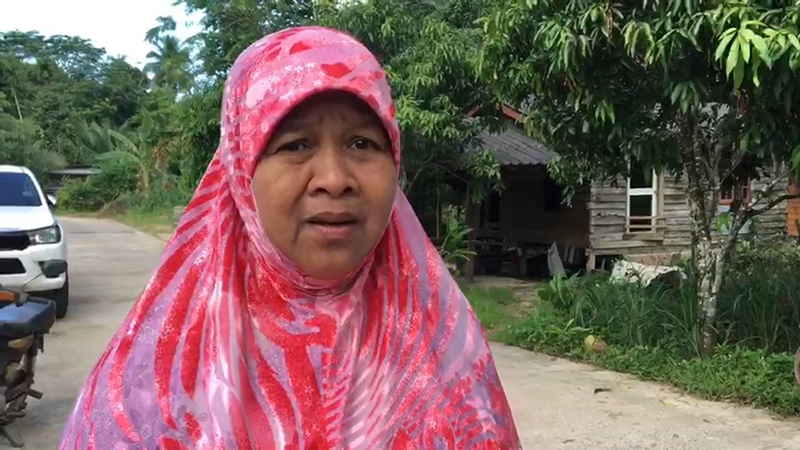 ชาวบ้านเหม็นกลิ่นต้นตีนเป็ด บานพร้อมกันสิบต้น ไม่ไหวจะทน ต้องย้ายไปอยู่ที่อื่น-ดมจนป่วย ! ชาวบ้านเหม็นกลิ่นต้นตีนเป็ด บานพร้อมกันสิบต้น ไม่ไหวจะทน ต้องย้ายไปอยู่ที่อื่น-ดมจนป่วย !