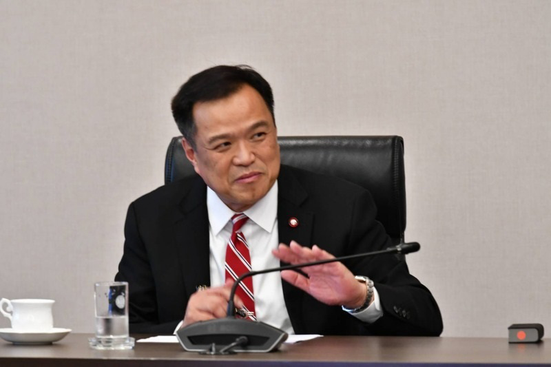 ป้ายปริศนาโผล่หน้า สธ. จวก อนุทิน การ์ดตก - แซะรัฐบาล คุมเชื้อให้ดีเหมือนคุมม็อบ ป้ายปริศนาโผล่หน้า สธ. จวก อนุทิน การ์ดตก - แซะรัฐบาล คุมเชื้อให้ดีเหมือนคุมม็อบ