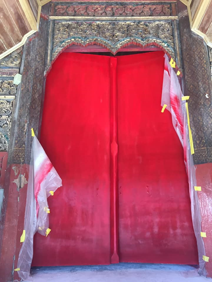 บูรณะวิหารวัดสมัย ร.6 เล่นง่าย ทาสีแดงทับภาพวาดลายรดน้ำ มรดกชาติหายวับ ! บูรณะวิหารวัดสมัย ร.6 เล่นง่าย ทาสีแดงทับภาพวาดลายรดน้ำ มรดกชาติหายวับ !