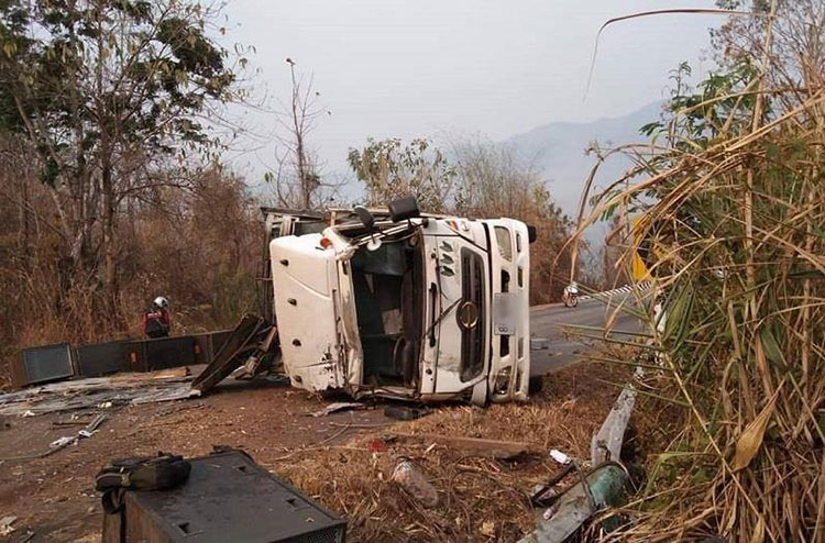 รถหมอลำแหกโค้ง คณะทองคำอีสานศิลป์ ไปไม่ถึงงานบุญ เทกระจาดลูกน้องดับ 1 เจ็บอื้อ รถหมอลำแหกโค้ง คณะทองคำอีสานศิลป์ ไปไม่ถึงงานบุญ เทกระจาดลูกน้องดับ 1 เจ็บอื้อ