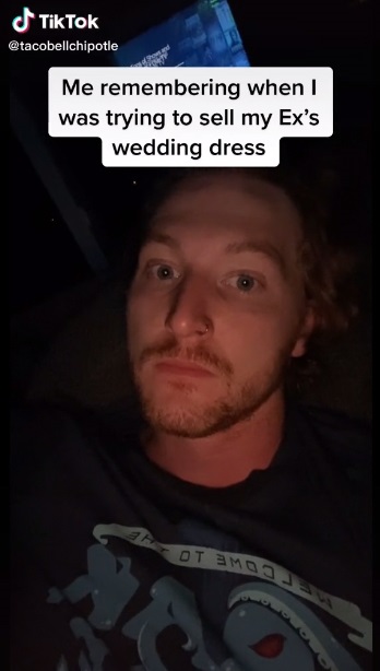 หนุ่มแมน ๆ กับวิถีพ่อค้าออนไลน์ จะขายเทชุดแฟนเก่า แต่ลูกค้าขอดูรีวิว โอเคพี่จัดให้ หนุ่มแมน ๆ กับวิถีพ่อค้าออนไลน์ จะขายเทชุดแฟนเก่า แต่ลูกค้าขอดูรีวิว โอเคพี่จัดให้