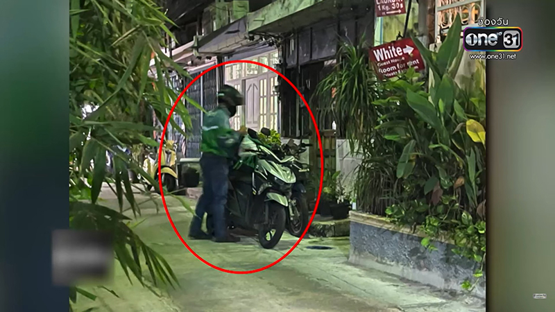 ตำรวจปลอมตัวเป็นไรเดอร์จับคนร้าย พีคมาก ! ถอดหน้าออกมา เป็นหวานใจดาราคนนี้ ตำรวจปลอมตัวเป็นไรเดอร์จับคนร้าย พีคมาก ! ถอดหน้าออกมา เป็นหวานใจดาราคนนี้