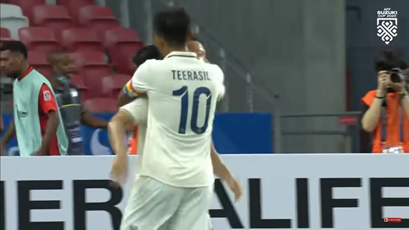 ดราม่าข้ามประเทศ ! แฟนบอลอินโดฯ สาปนักเตะไทยใช้ปลอกแขนสีรุ้ง สนับสนุน LGBTQ+ ดราม่าข้ามประเทศ ! แฟนบอลอินโดฯ สาปนักเตะไทยใช้ปลอกแขนสีรุ้ง สนับสนุน LGBTQ+