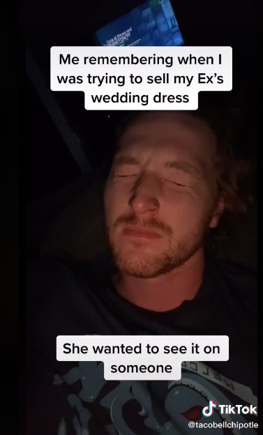 หนุ่มแมน ๆ กับวิถีพ่อค้าออนไลน์ จะขายเทชุดแฟนเก่า แต่ลูกค้าขอดูรีวิว โอเคพี่จัดให้ หนุ่มแมน ๆ กับวิถีพ่อค้าออนไลน์ จะขายเทชุดแฟนเก่า แต่ลูกค้าขอดูรีวิว โอเคพี่จัดให้