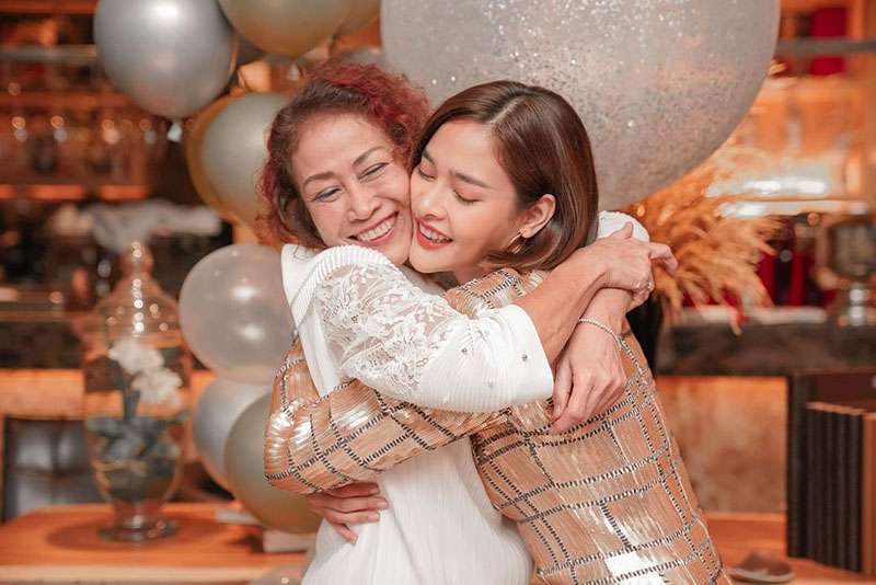 เปิดแชตทีมแพทย์ช่วยคุณแม่ ปุ๊กลุก ฝนทิพย์ หมดกำลังใจ ทั้งที่เต็มที่สุด ๆ แล้ว เปิดแชตทีมแพทย์ช่วยคุณแม่ ปุ๊กลุก ฝนทิพย์ หมดกำลังใจ ทั้งที่เต็มที่สุด ๆ แล้ว