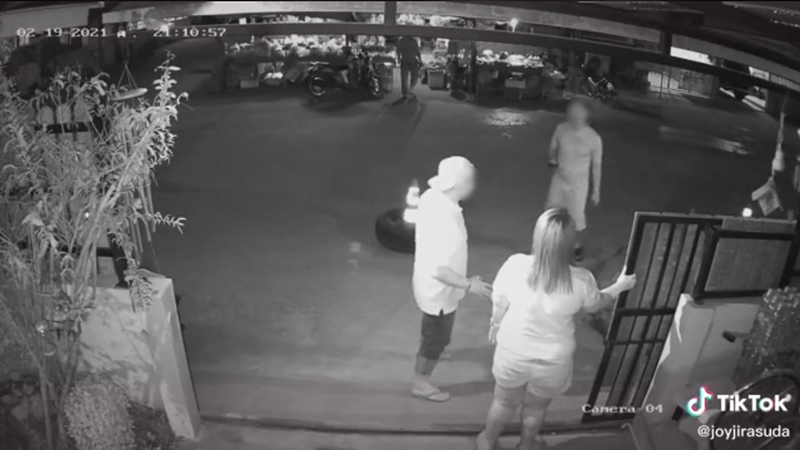 ทนมา 12 ปี เพื่อนบ้านเปิดเพลงกระหึ่ม เดินไปขอลดเสียง กลับถูกตะคอกใส่หน้า เร่งดังกว่าเดิม ทนมา 12 ปี เพื่อนบ้านเปิดเพลงกระหึ่ม เดินไปขอลดเสียง กลับถูกตะคอกใส่หน้า เร่งดังกว่าเดิม