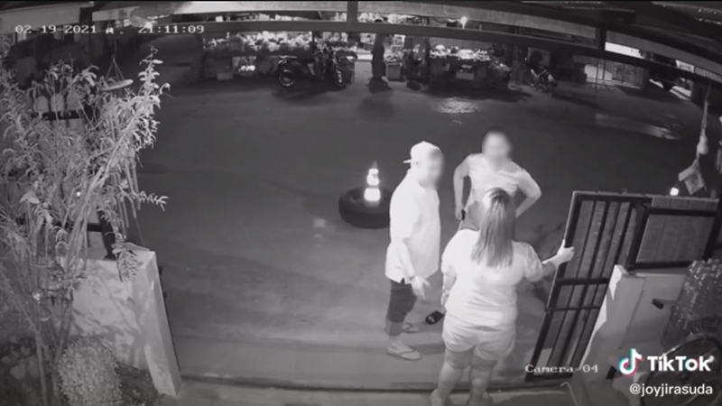 ทนมา 12 ปี เพื่อนบ้านเปิดเพลงกระหึ่ม เดินไปขอลดเสียง กลับถูกตะคอกใส่หน้า เร่งดังกว่าเดิม ทนมา 12 ปี เพื่อนบ้านเปิดเพลงกระหึ่ม เดินไปขอลดเสียง กลับถูกตะคอกใส่หน้า เร่งดังกว่าเดิม