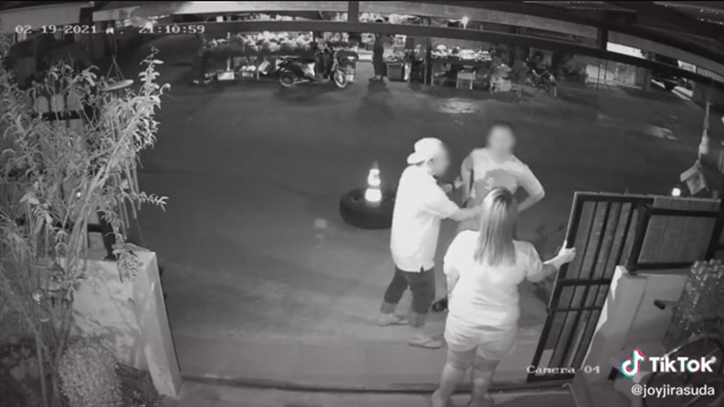 ทนมา 12 ปี เพื่อนบ้านเปิดเพลงกระหึ่ม เดินไปขอลดเสียง กลับถูกตะคอกใส่หน้า เร่งดังกว่าเดิม ทนมา 12 ปี เพื่อนบ้านเปิดเพลงกระหึ่ม เดินไปขอลดเสียง กลับถูกตะคอกใส่หน้า เร่งดังกว่าเดิม