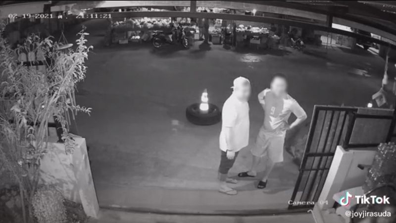 ทนมา 12 ปี เพื่อนบ้านเปิดเพลงกระหึ่ม เดินไปขอลดเสียง กลับถูกตะคอกใส่หน้า เร่งดังกว่าเดิม ทนมา 12 ปี เพื่อนบ้านเปิดเพลงกระหึ่ม เดินไปขอลดเสียง กลับถูกตะคอกใส่หน้า เร่งดังกว่าเดิม