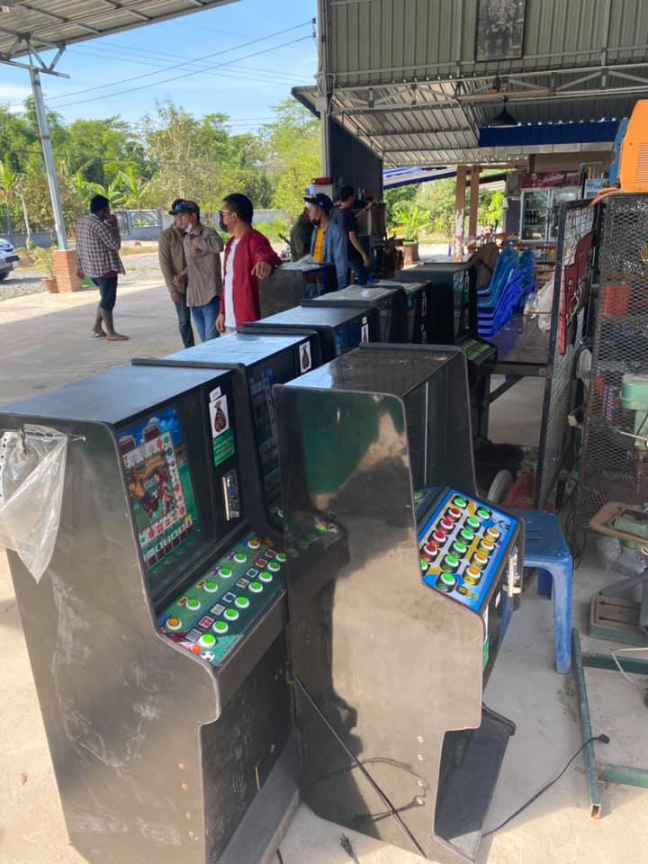 คนระยองไม่ทน เจ้าหน้าที่ไม่จัดการบ่อน เลยจัดการกันเอง ยกตู้สล็อต-ตู้ม้า ไปทิ้งเรียบ คนระยองไม่ทน เจ้าหน้าที่ไม่จัดการบ่อน เลยจัดการกันเอง ยกตู้สล็อต-ตู้ม้า ไปทิ้งเรียบ