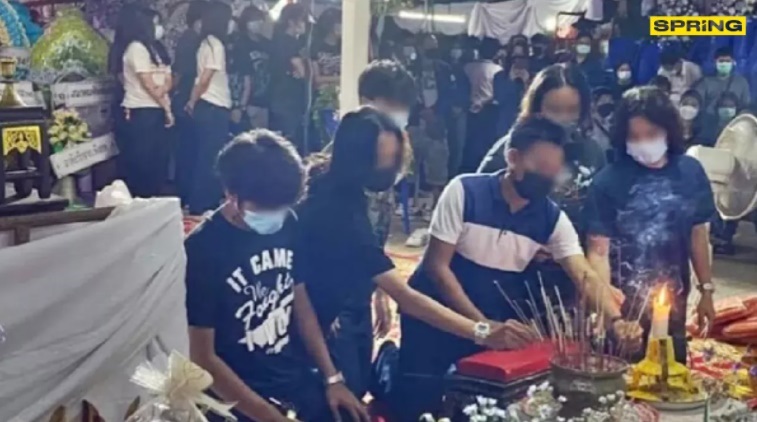 12 รุ่นพี่อุเทนถวาย ขอขมาแม่น้องปลื้ม อ้างทำไปเพราะไม่ต้องการให้ถึงตาย เจอถามกลับจุก ๆ 12 รุ่นพี่อุเทนถวาย ขอขมาแม่น้องปลื้ม อ้างทำไปเพราะไม่ต้องการให้ถึงตาย เจอถามกลับจุก ๆ