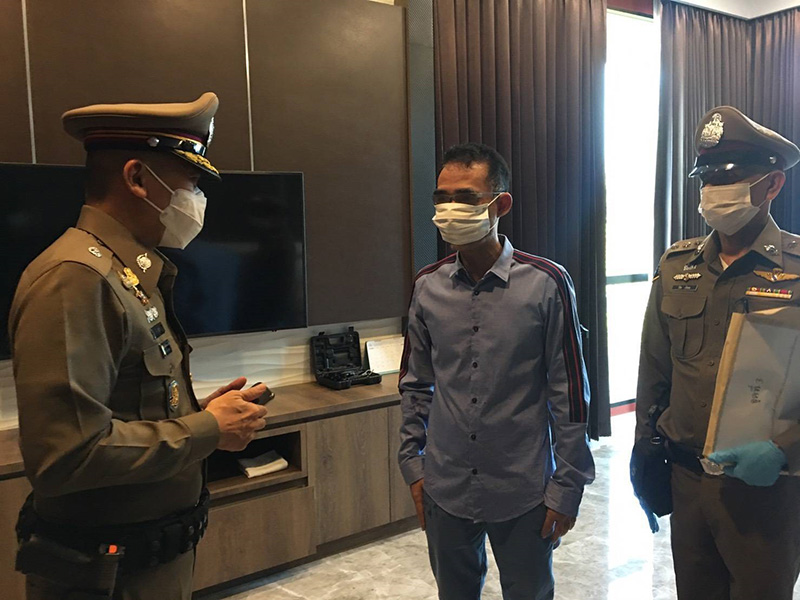 บุกรวบ หลงจู๊สมชาย เจ้าพ่อบ่อนระยอง ต้นเรื่องบ่อนโควิด - ว่อนภาพรู้จักนักการเมืองดัง บุกรวบ หลงจู๊สมชาย เจ้าพ่อบ่อนระยอง ต้นเรื่องบ่อนโควิด - ว่อนภาพรู้จักนักการเมืองดัง