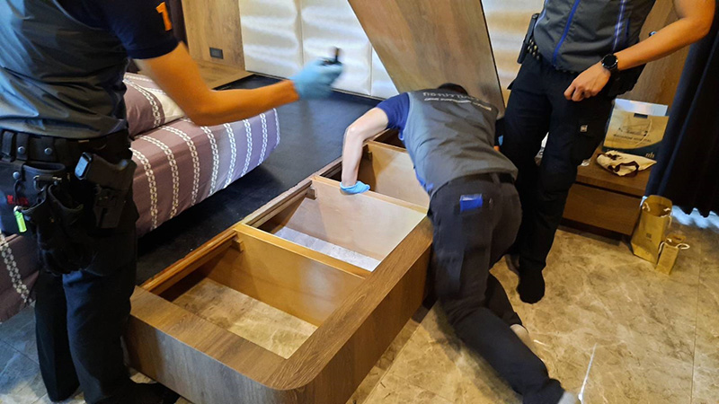 บุกรวบ หลงจู๊สมชาย เจ้าพ่อบ่อนระยอง ต้นเรื่องบ่อนโควิด - ว่อนภาพรู้จักนักการเมืองดัง บุกรวบ หลงจู๊สมชาย เจ้าพ่อบ่อนระยอง ต้นเรื่องบ่อนโควิด - ว่อนภาพรู้จักนักการเมืองดัง