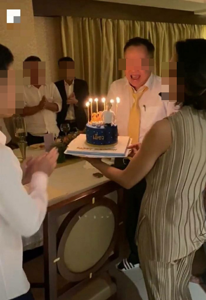 บุกรวบ หลงจู๊สมชาย เจ้าพ่อบ่อนระยอง ต้นเรื่องบ่อนโควิด - ว่อนภาพรู้จักนักการเมืองดัง บุกรวบ หลงจู๊สมชาย เจ้าพ่อบ่อนระยอง ต้นเรื่องบ่อนโควิด - ว่อนภาพรู้จักนักการเมืองดัง