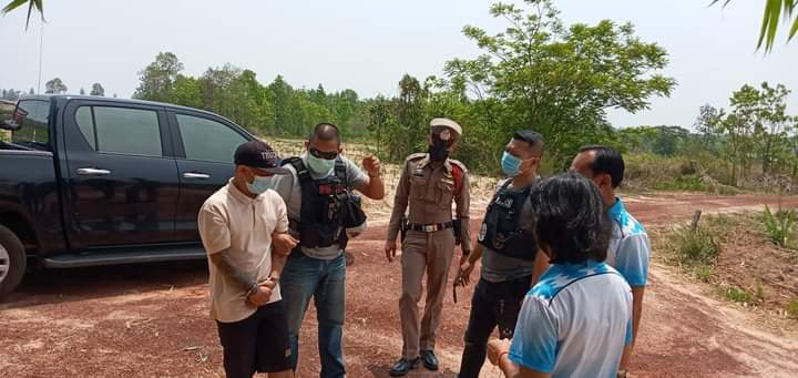 ลูกศิษย์ฉกกระเป๋าครูที่เคยสอนสมัยเด็ก จับได้ก้มกราบขอขมา อ้างที่ทำไปเพราะ.. ลูกศิษย์ฉกกระเป๋าครูที่เคยสอนสมัยเด็ก จับได้ก้มกราบขอขมา อ้างที่ทำไปเพราะ..