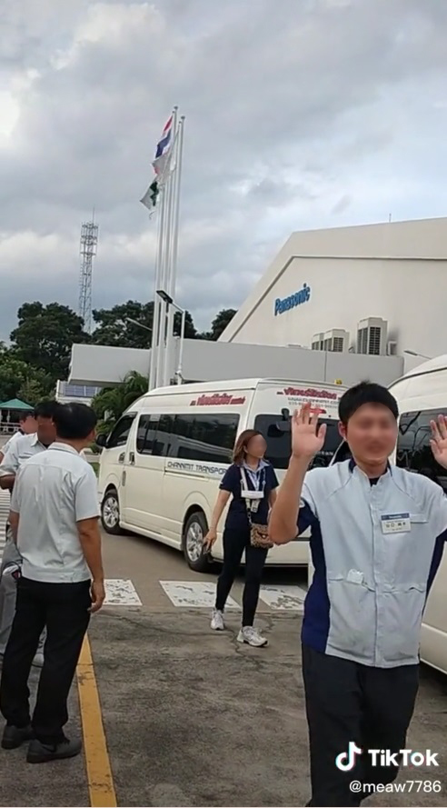 ปิดโรงงาน Panasonic นวนคร ซีนซึ้ง ผู้บริหารคนญี่ปุ่นปาดน้ำตา ตั้งแถวเรียงหน้ายืนส่งพนักงาน ปิดโรงงาน Panasonic นวนคร ซีนซึ้ง ผู้บริหารคนญี่ปุ่นปาดน้ำตา ตั้งแถวเรียงหน้ายืนส่งพนักงาน