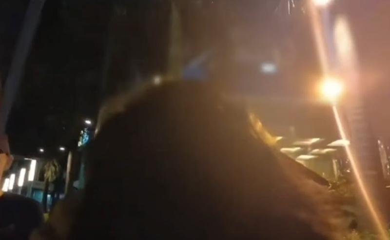 ฝรั่งเจอสาวสองไทย รุกไซ้คอกลางอโศก ฉกทองที่คอไปเนียน ๆ โดนตบทรัพย์ 3 ครั้งในไม่กี่วัน ฝรั่งเจอสาวสองไทย รุกไซ้คอกลางอโศก ฉกทองที่คอไปเนียน ๆ โดนตบทรัพย์ 3 ครั้งในไม่กี่วัน