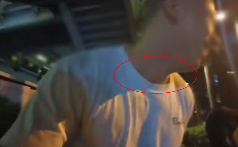 ฝรั่งเจอสาวสองไทย รุกไซ้คอกลางอโศก ฉกทองที่คอไปเนียน ๆ โดนตบทรัพย์ 3 ครั้งในไม่กี่วัน ฝรั่งเจอสาวสองไทย รุกไซ้คอกลางอโศก ฉกทองที่คอไปเนียน ๆ โดนตบทรัพย์ 3 ครั้งในไม่กี่วัน