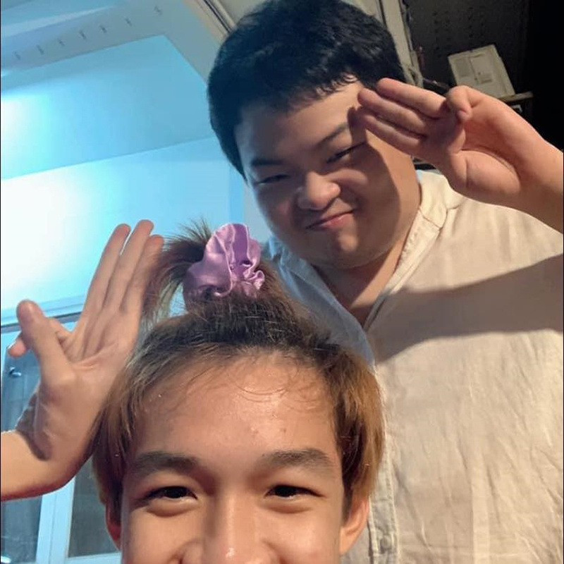 เพนกวิน พริษฐ์ - ปูน ทะลุฟ้า เปิดตัวเป็นคู่รักนักปฏิวัติคู่ใหม่ หลังพบรักกันในเรือนจำ เพนกวิน พริษฐ์ - ปูน ทะลุฟ้า เปิดตัวเป็นคู่รักนักปฏิวัติคู่ใหม่ หลังพบรักกันในเรือนจำ