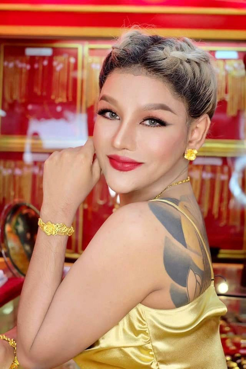 ขนเพชร โชว์กินตุ๊กแกทอด เสียงกรอบลั่นไลฟ์ หน้าอร่อยฟิน เจอจับผิดไม่ยอมกลืน-คายทิ้ง !? ขนเพชร โชว์กินตุ๊กแกทอด เสียงกรอบลั่นไลฟ์ หน้าอร่อยฟิน เจอจับผิดไม่ยอมกลืน-คายทิ้ง !?