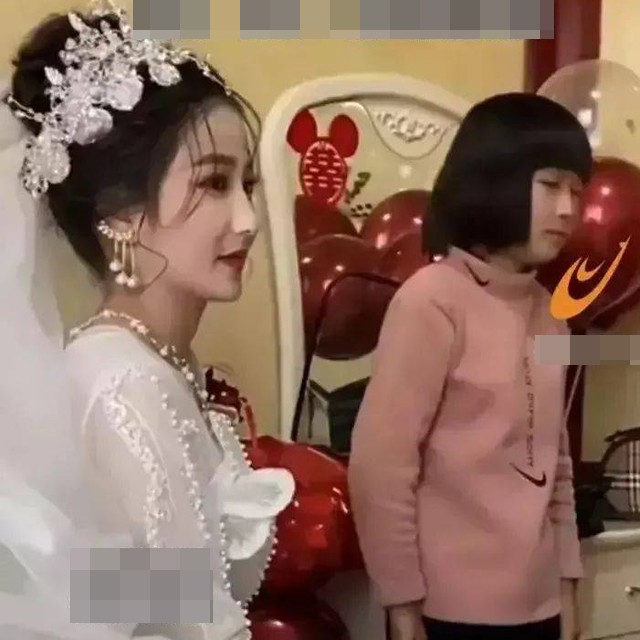 หนุ่มทุ่มเฉียดล้าน สินสอดแต่งสาวใบ้ คนเยาะเย้ยหนัก ก่อนตะลึงเมื่อเห็นเจ้าสาว หนุ่มทุ่มเฉียดล้าน สินสอดแต่งสาวใบ้ คนเยาะเย้ยหนัก ก่อนตะลึงเมื่อเห็นเจ้าสาว