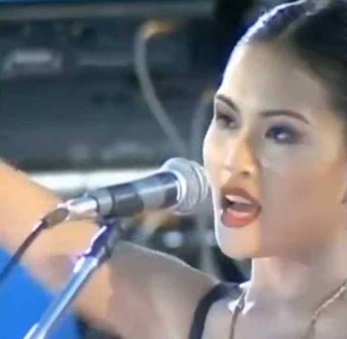 เดือนเพ็ญ เด่นดวง เจ้าของวลี คนจนมีสิทธิ์ไหมคะ เล่าเหตุเลิกเป็นหมอลำ โดนจับได้มีลูก เดือนเพ็ญ เด่นดวง เจ้าของวลี คนจนมีสิทธิ์ไหมคะ เล่าเหตุเลิกเป็นหมอลำ โดนจับได้มีลูก